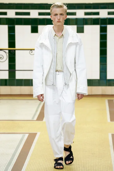Look 9